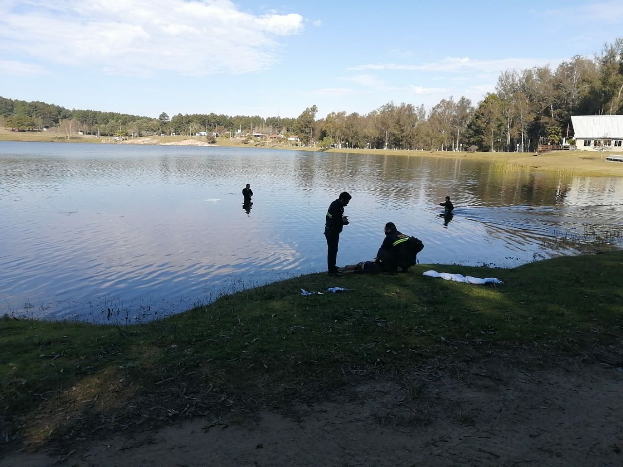 Hombre sin vida rescatado del interior de auto que cayo a lago en Iporá 